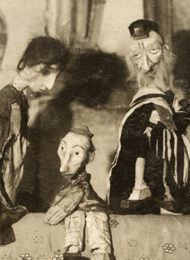 Illustration for article titled Semi-creepy, Yiddish-speaking puppets took Manhattan a half-century before The Muppets